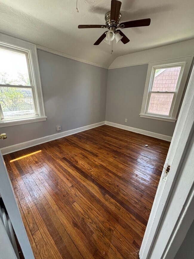 Building Photo - 3bd Single Maple Section 8