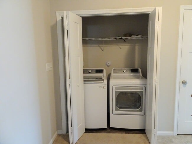 Building Photo - Nice 2 bedroom condo in Promenade@5, Williamsburg for rent.