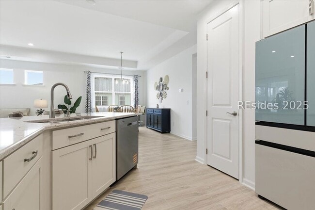 Building Photo - 855 Weekend Ave