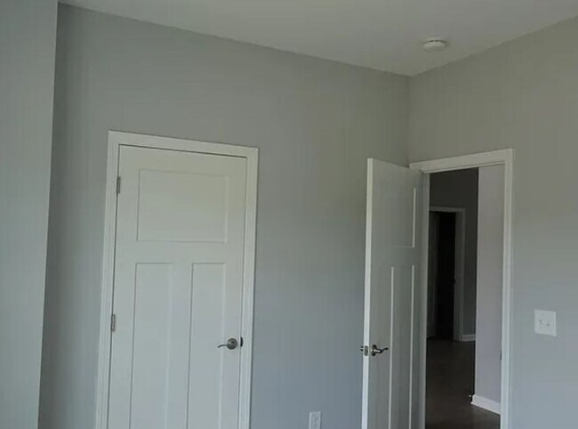 Building Photo - 179 Pine Knoll