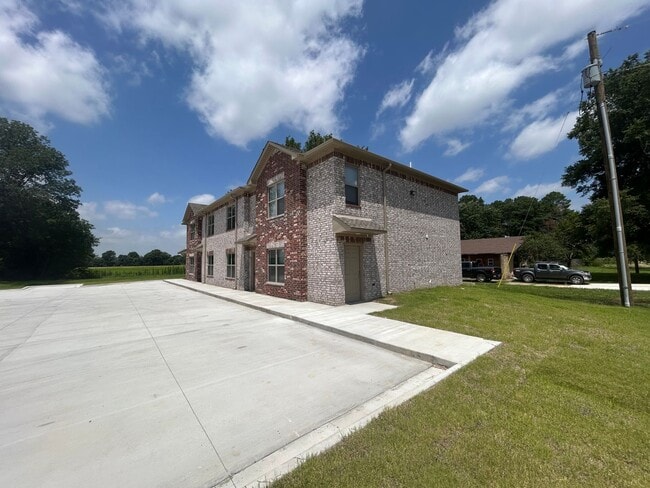 Building Photo - 903 Dr M.L.K. Jr Dr