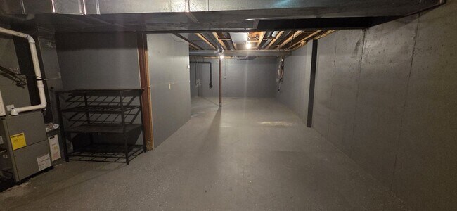 Building Photo - Beautiful 3 bedroom 2.5 bathroom END Unit ...