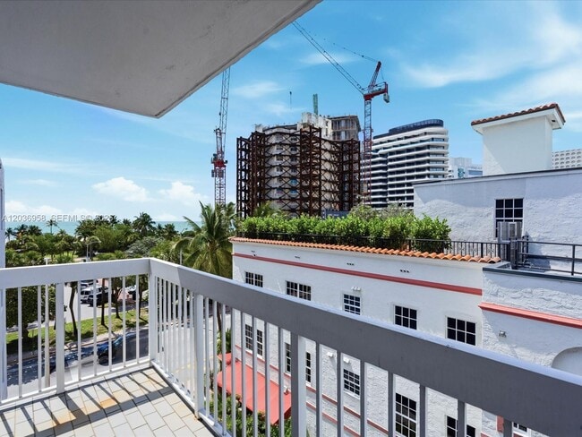 Building Photo - 3588 Collins Ave