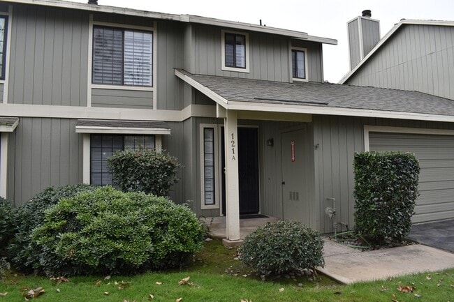 Building Photo - 4727 E Alamos Ave