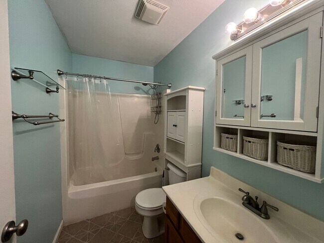 Building Photo - CHATHAM 2BEDROOM 1.5 BATH CONDO