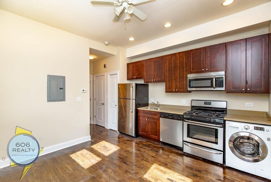 Building Photo - 649 W Deming Pl