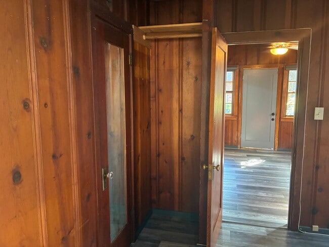 Building Photo - Charming Midtown Cottage - 1 bedroom/1 bath