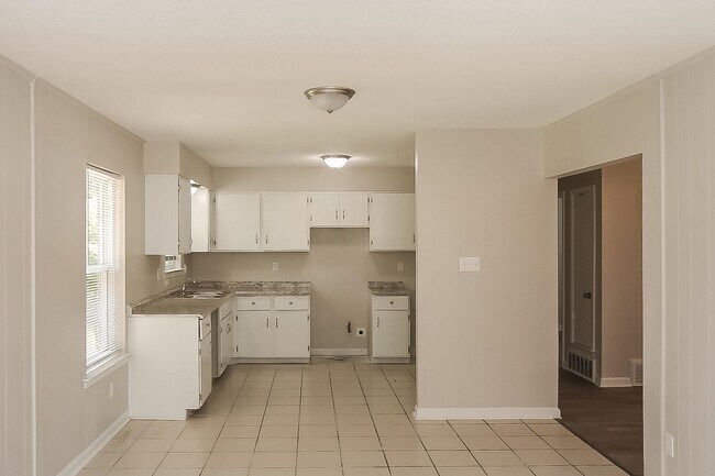 Building Photo - 4940 Clearbrook Cove