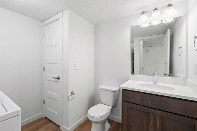 Building Photo - Modern Townhome for rent near the River Di...
