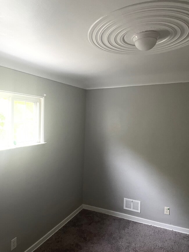 Building Photo - 746 Church St Ext