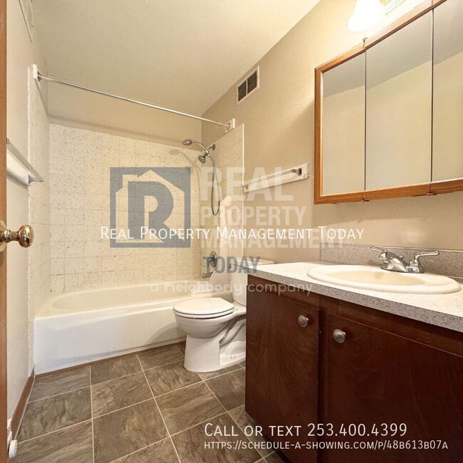 Building Photo - 6115 Glen Mary Ln SE