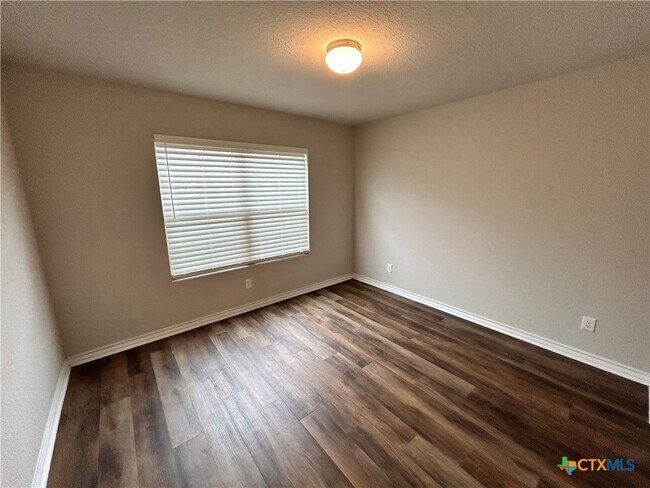 Building Photo - 724 Stonemanor