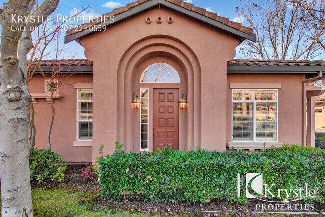 Primary Photo - Gorgeous condo in beautiful Tiara gated co...