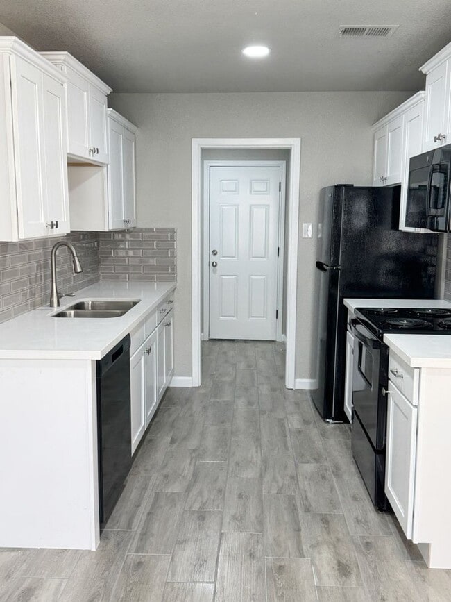 Building Photo - 8746 Glen Meadow Ln
