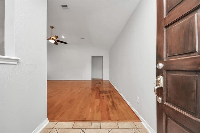 Building Photo - 12407 Meadow Ridge Dr
