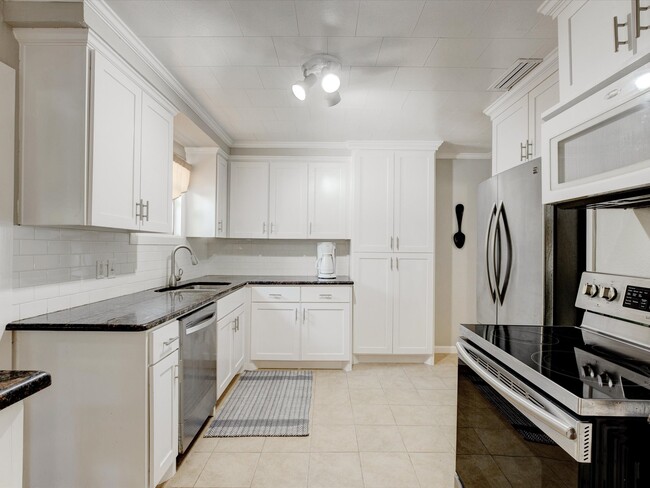 Building Photo - 3524 Corto Ave