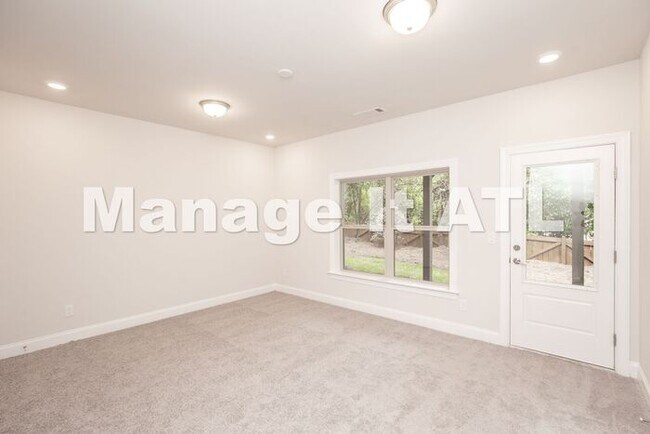 Building Photo - Brand new townhome in Chamblee