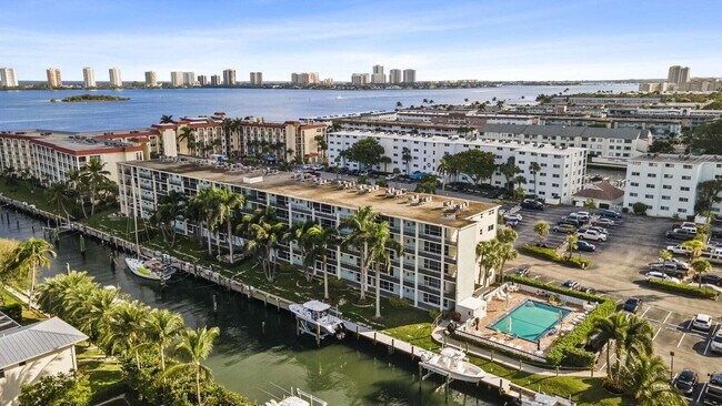 Building Photo - 109 Paradise Harbour Blvd