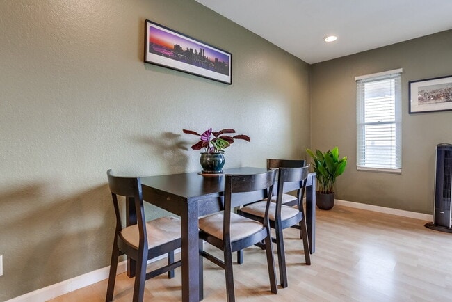 Building Photo - Welcome to this beautiful 1,042 sq. ft. condo offering modern comfort in a prime location!