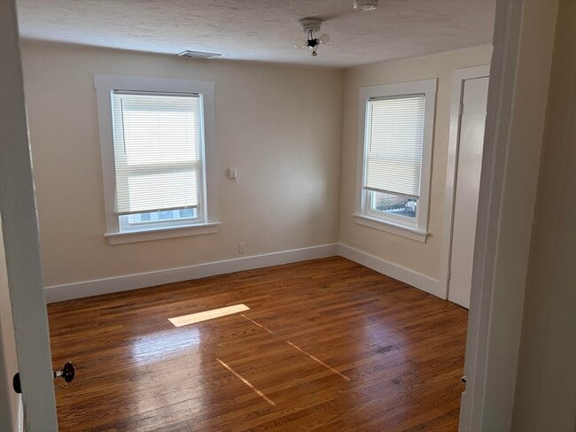Building Photo - 73 Inman St