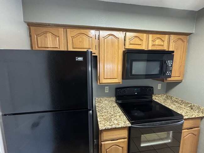 Building Photo - 1 bed 1 bath at Sagewood Condominiums