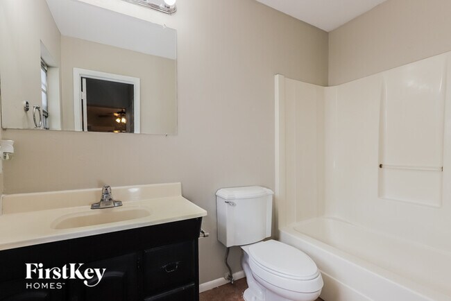 Building Photo - 10112 N Ashley St