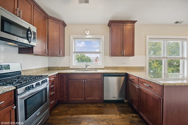 Building Photo - 3519 W Medill Ave