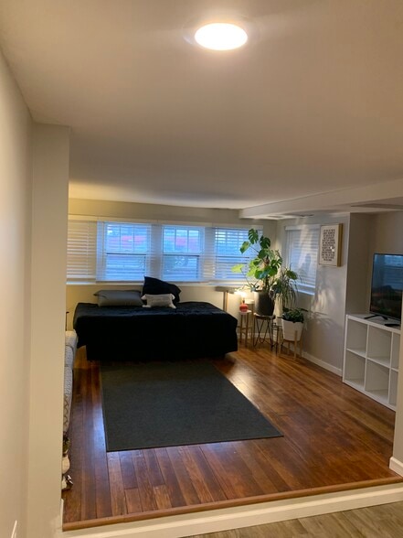 Building Photo - 2122 Kenilworth Ave