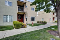 Building Photo - 1411 W Grand Ave