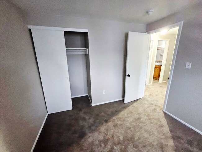 Building Photo - MOVE-IN READY 3bd 1ba Home – Recently Updated!