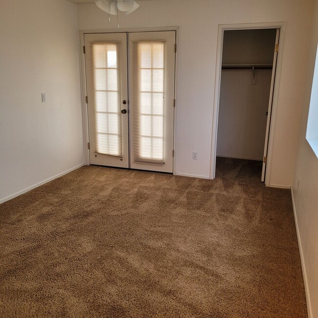 Building Photo - !!REDUCED RENT!!! Condo, 2 Bedroom, Southside
