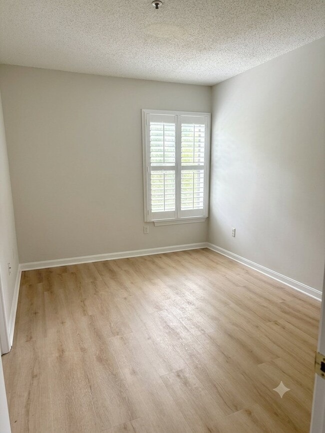 Building Photo - 10520 Beacon Ridge Dr