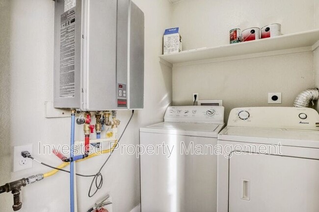 Building Photo - 3230 Elm St