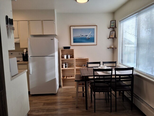Building Photo - Midtown Furnished 1 Bedroom