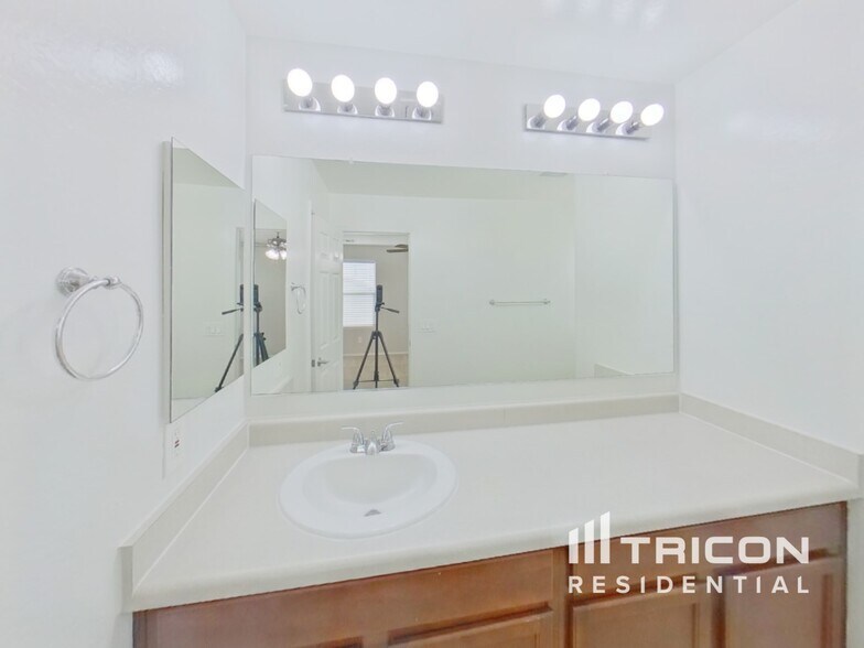 Building Photo - 4804 W Leodra Ln