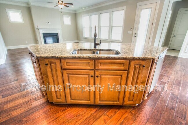 Building Photo - 3125 Hazelton Dr