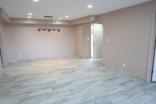 Building Photo - 10444 N 69th St