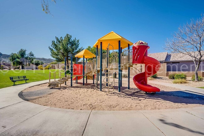 Building Photo - 2602 E Beautiful Ln