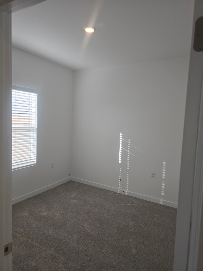 Building Photo - 2632 W Cambridge St