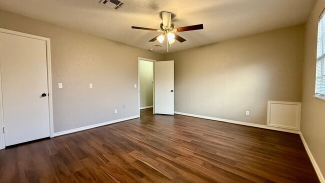 Building Photo - Newly Remodeled 3 Bed 2 Bath Gem in Prime ...