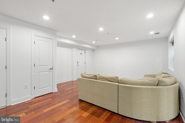 Building Photo - 1354 Euclid St NW