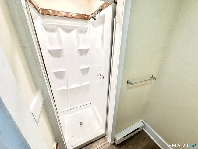 Building Photo - 1431 Bank St