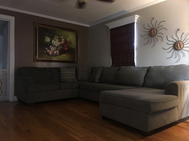 Building Photo - 525 Maple Ave