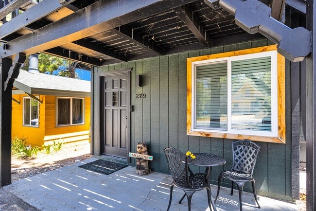 Building Photo - COZY BIG BEAR FURNISHED CABIN