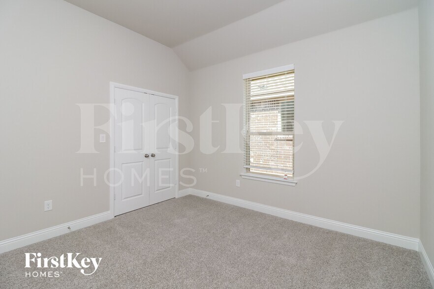 Building Photo - 109 Independence Dr