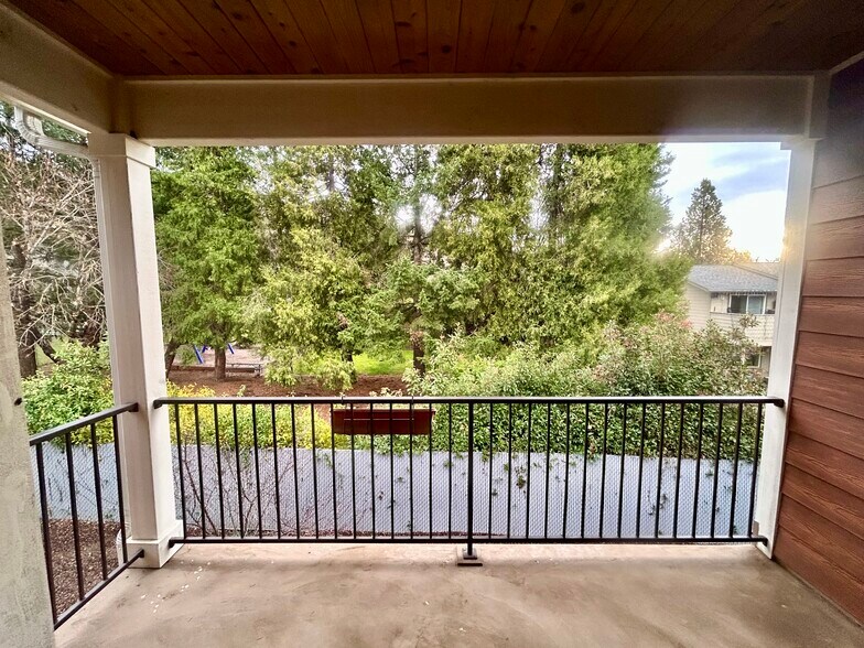Upper balcony - 206 N Shasta Ave