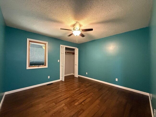 Building Photo - 3 Bedroom 2 Bathroom Home in Kingsport, TN