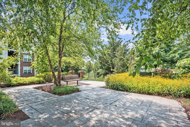 Building Photo - 10706 Symphony Way