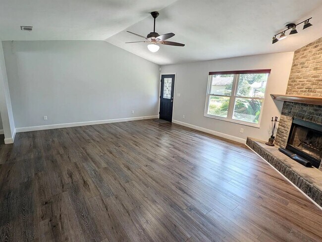 Building Photo - 3/2 Home in Mile Run
