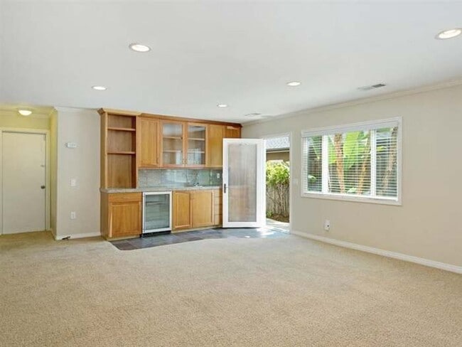Building Photo - 4810 Refugio Ave